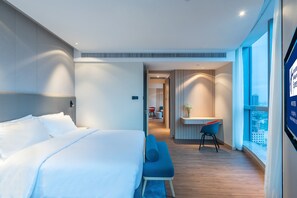 Suite, 1 Bedroom (with Living Area) | 1 bedroom, desk, blackout drapes, soundproofing - Holiday Inn Express Changsha Wuyi Plaza by IHG (Changsha)