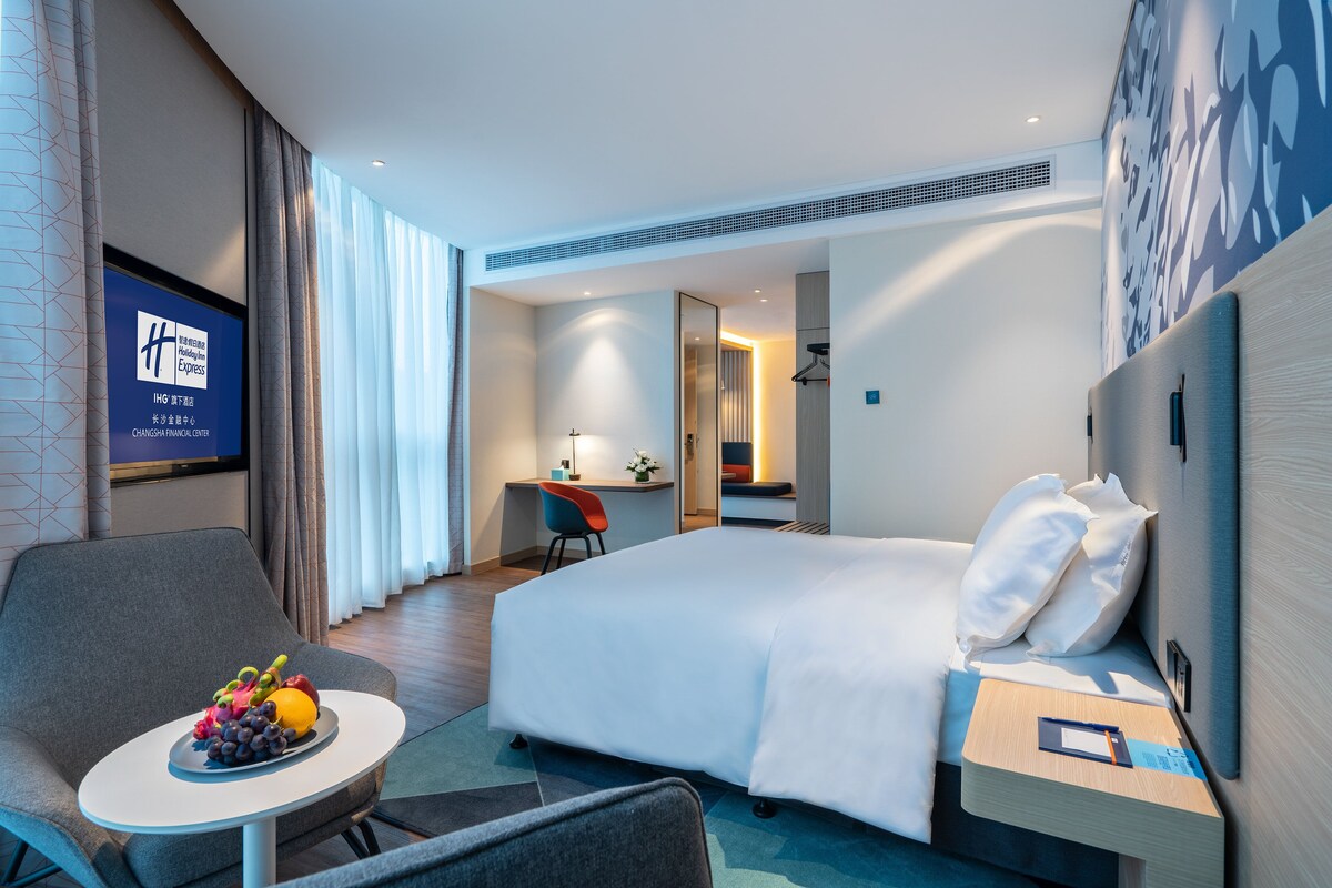 Suite, 1 King Bed (Additional Living Area) | 1 bedroom, desk, blackout drapes, soundproofing
