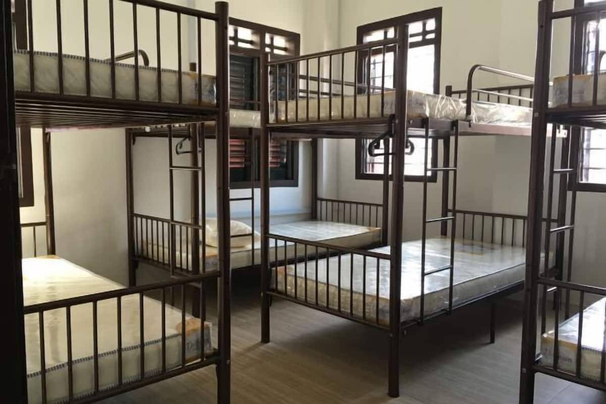 Laptop workspace, free WiFi, bed sheets