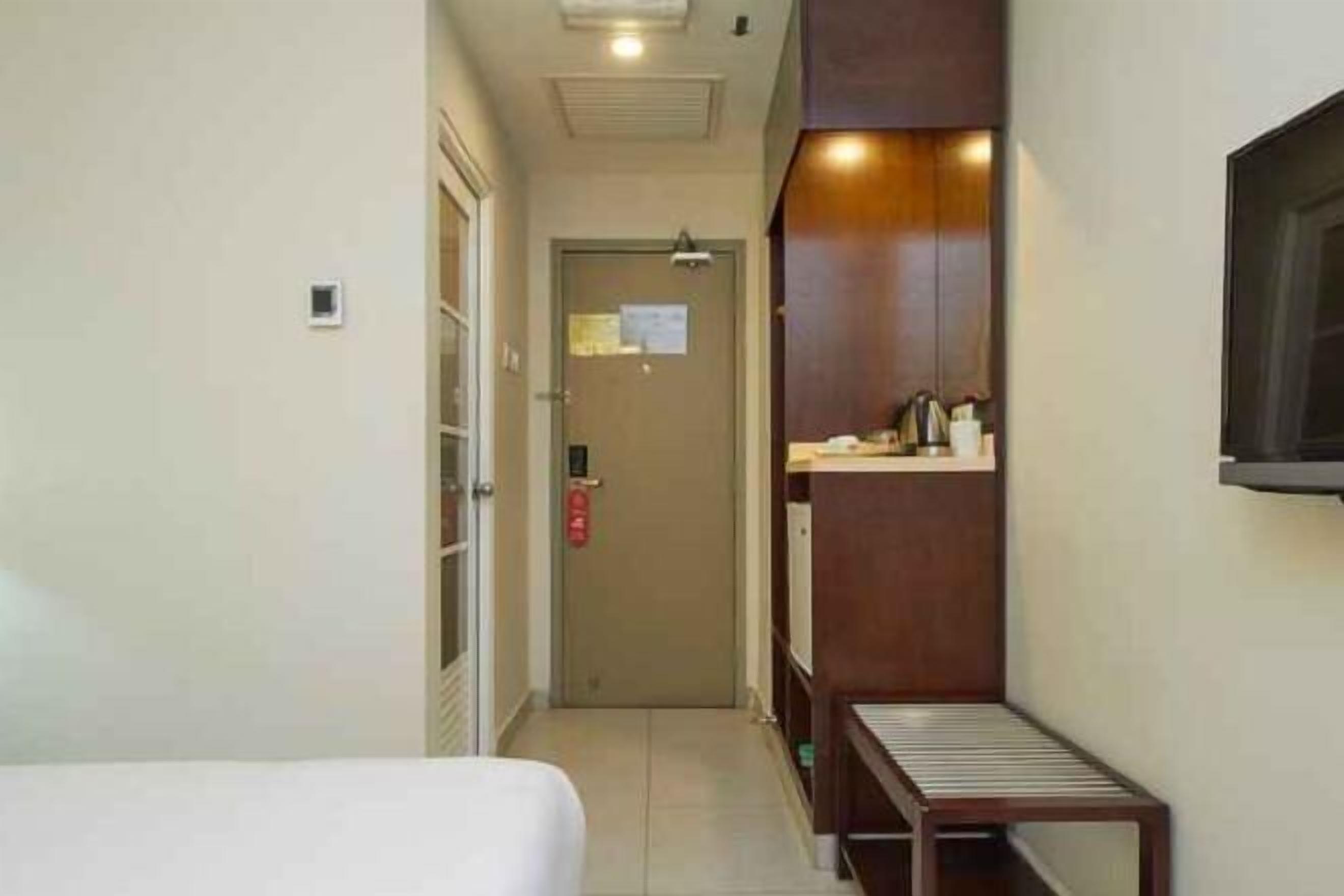 Bureau, fer et planche à repasser, Wi-Fi gratuit, draps fournis