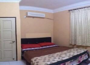 Deluxe Room | Laptop workspace - Hasienda Homestay Bayan Lepas (George Town)