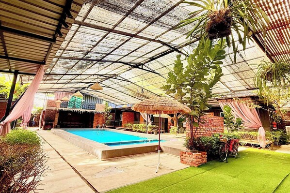Outdoor pool - Petak Padin Cottage by The Pool, Kepala Batas Penang (Kepala Batas)