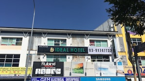 A building with multiple business signs, including a hotel named "IDEAL HOTEL" and a car service center. - Ideal Hotel Sri Permaisuri Cheras (Kuala Lumpur)