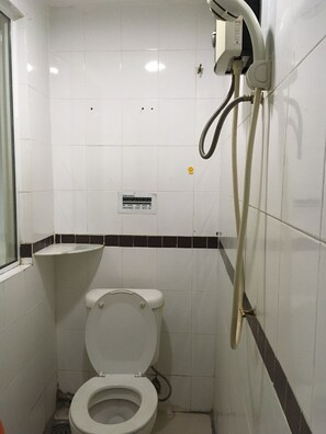 Shower, free toiletries, towels - Ideal Hotel Sri Permaisuri Cheras (Kuala Lumpur)