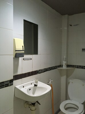 A bathroom with a sink, mirror, and toilet. - Ideal Hotel Sri Permaisuri Cheras (Kuala Lumpur)