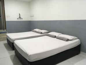 ファミリー ルーム | ノートパソコン用作業スペース、WiFi (無料)、ベッドシーツ