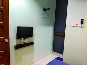 Single Room, No Windows | Laptop workspace, soundproofing, free WiFi