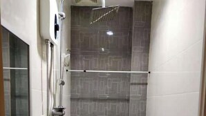 A compact bathroom with a toilet, sink, and shower. - CSH Motel Kuala Perlis (Kuala Perlis)