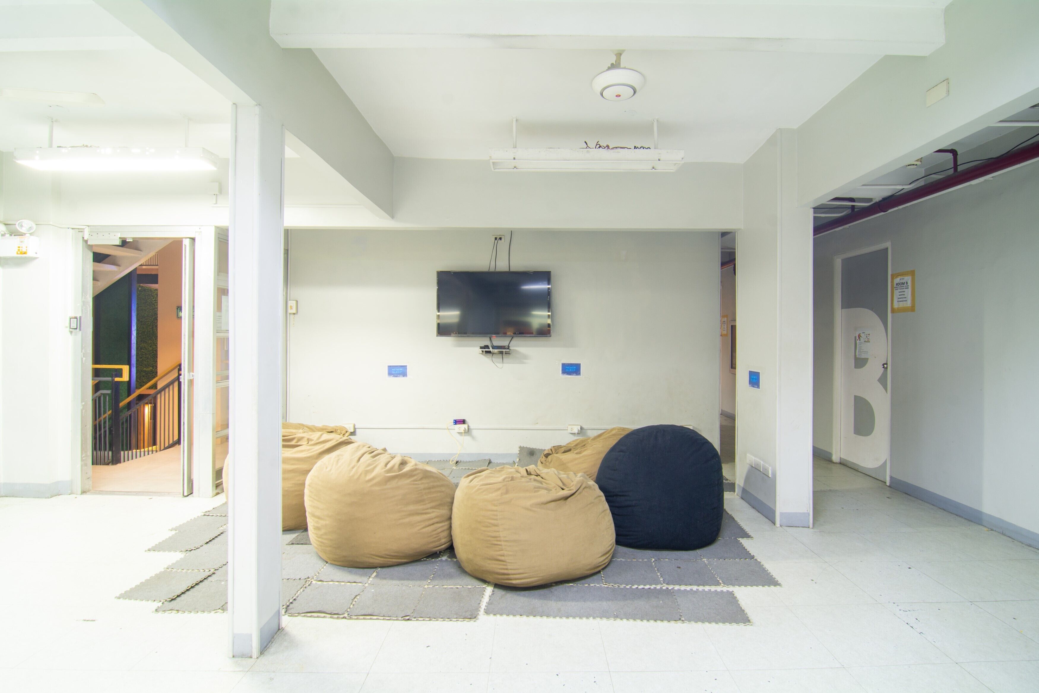Lobby-lounge