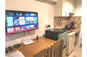 Chambre Familiale (Budget for 6) | Fer et planche à repasser, Wi-Fi gratuit