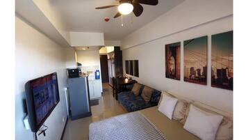 Studio with Balcony | Iron/ironing board, free WiFi