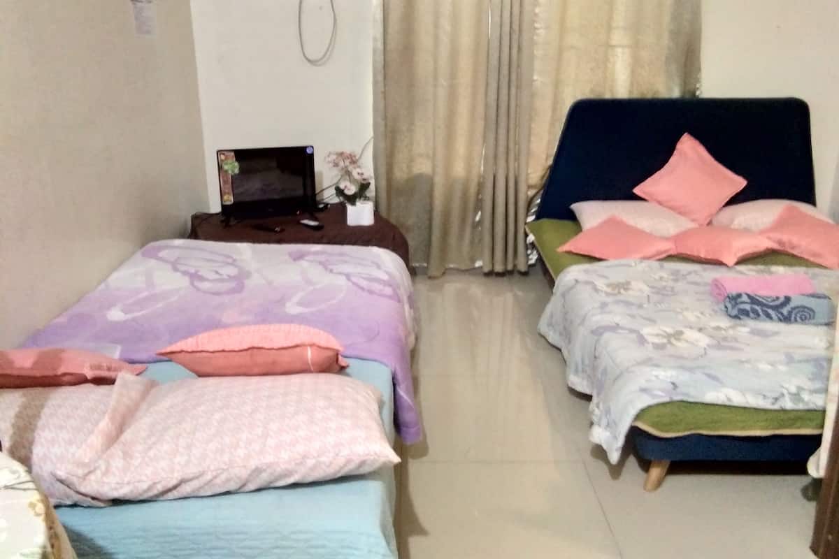 Family Room | Ruang kerja komputer riba, Wi-fi percuma