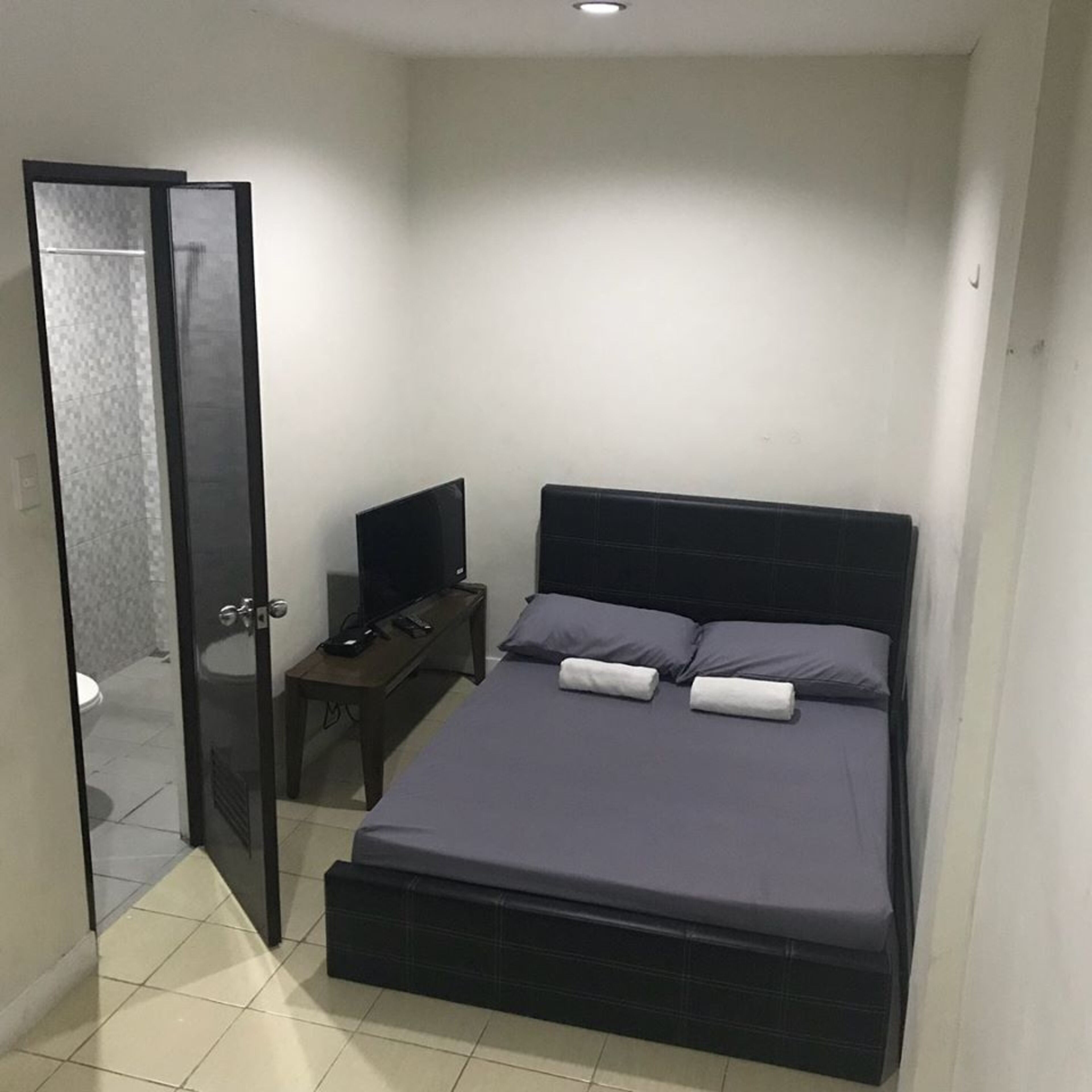 Double Room | Desk, laptop workspace, free WiFi, bed sheets
