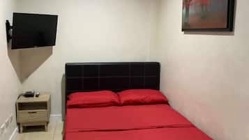 Double Room | Desk, laptop workspace, free WiFi, bed sheets