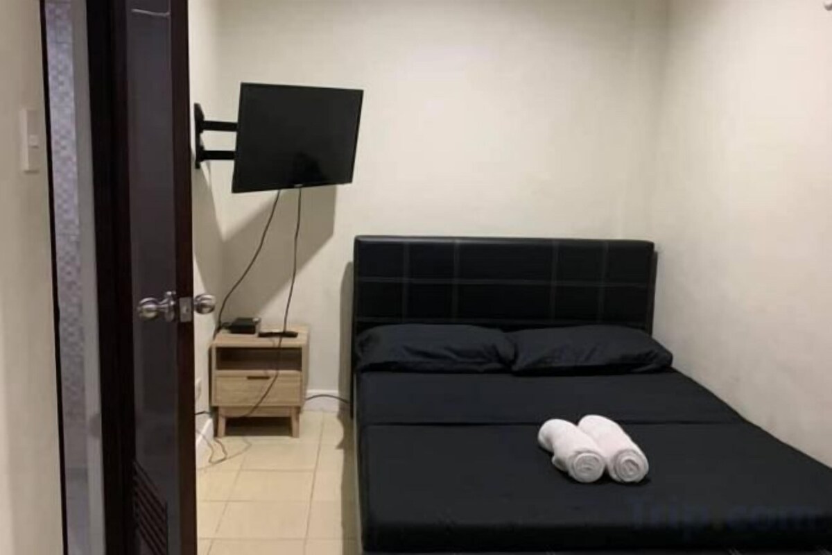 Escritorio, espacio para trabajar con un portátil, wifi gratis