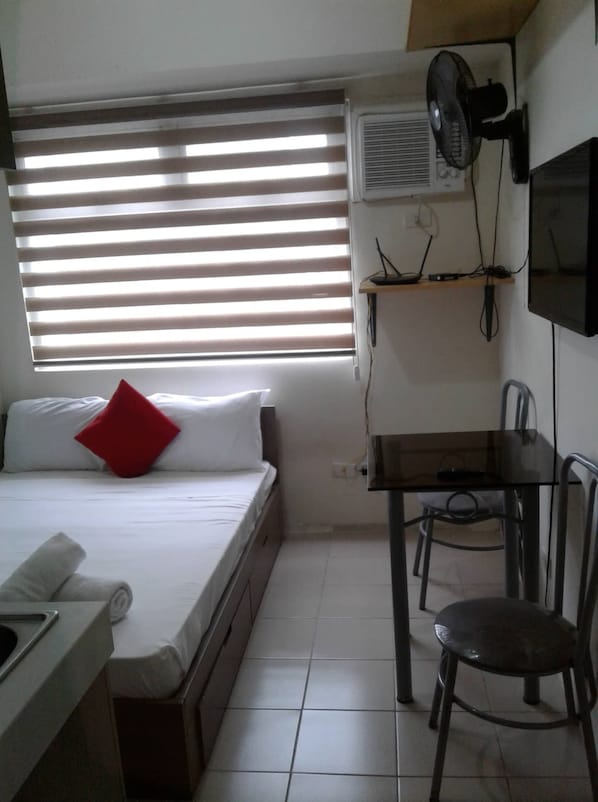 Habitación doble (Studio) | Escritorio, tabla de planchar con plancha, wifi gratis y ropa de cama 