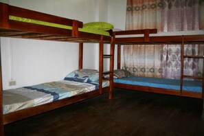 Individually decorated, desk, bed sheets - 8th Street Guesthouse Sto Nino Cebu - Hostel (Cebu City)