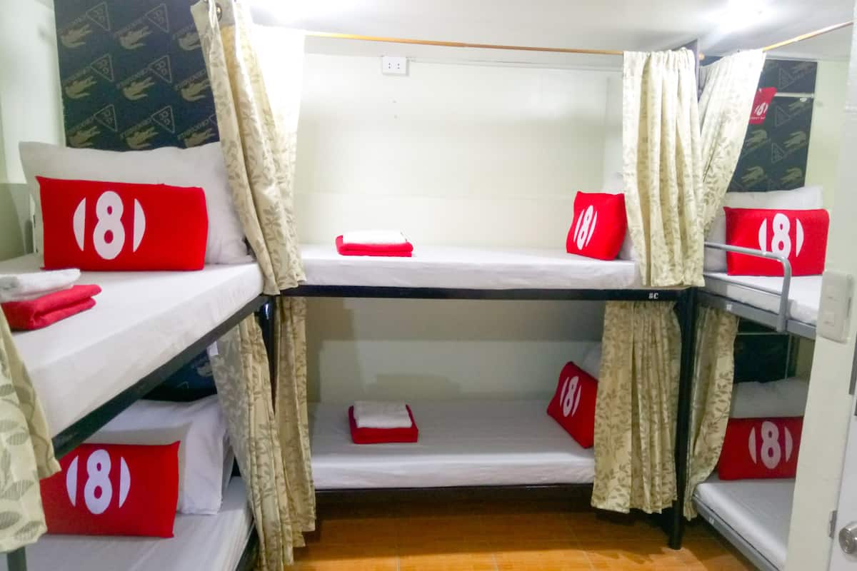 Muebles diferentes, escritorio y wifi gratis