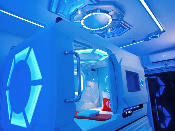 Single Bed in 2-Bed Capsule Pod | Individually furnished, desk, free WiFi - 8 Hostel at Quiapo (Manila)