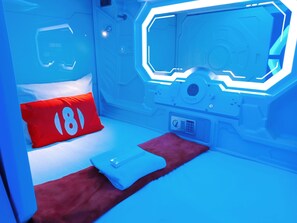 Individually furnished, desk, free WiFi - 8 Hostel at Quiapo (Manila)