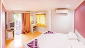 Unclassified image, 4 of 20, button - G.I Lodge by Zuzu (Pattaya)