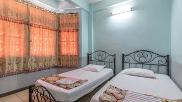 Twin Room | Laptop workspace, free WiFi