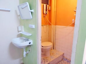 Superior Double Room (Air Condition) | Bathroom | Shower, rainfall showerhead, towels