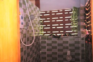 Buồng tắm vòi sen, vòi sen phun mưa, khăn tắm 