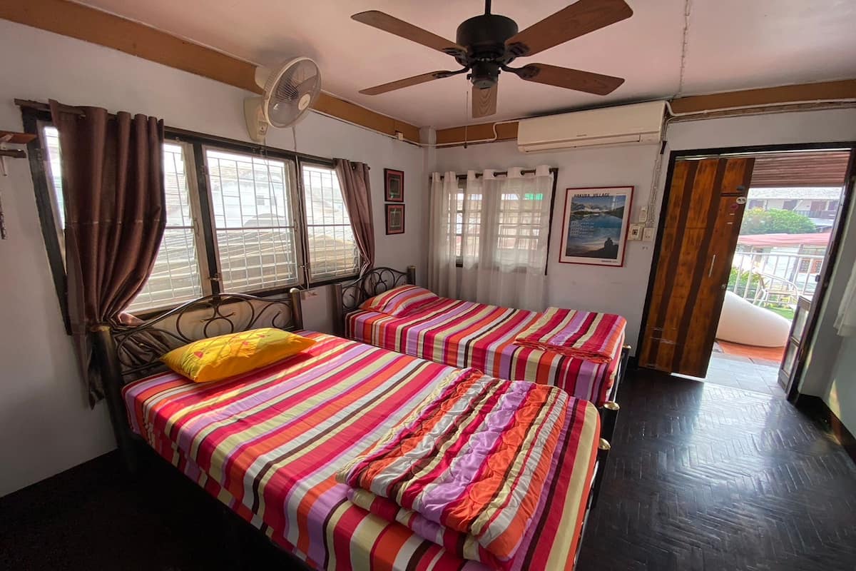 Deluxe Room | Desk, free WiFi, bed sheets