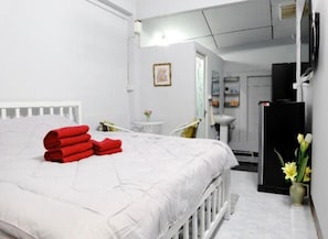 Superior Double Room (Air Condition) | Desk, free WiFi, bed sheets