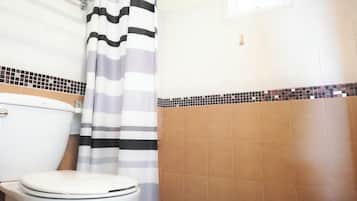 Deluxe Room | Bilik Mandi | Pancuran mandi, kelengkapan dandanan diri percuma, pengering rambut