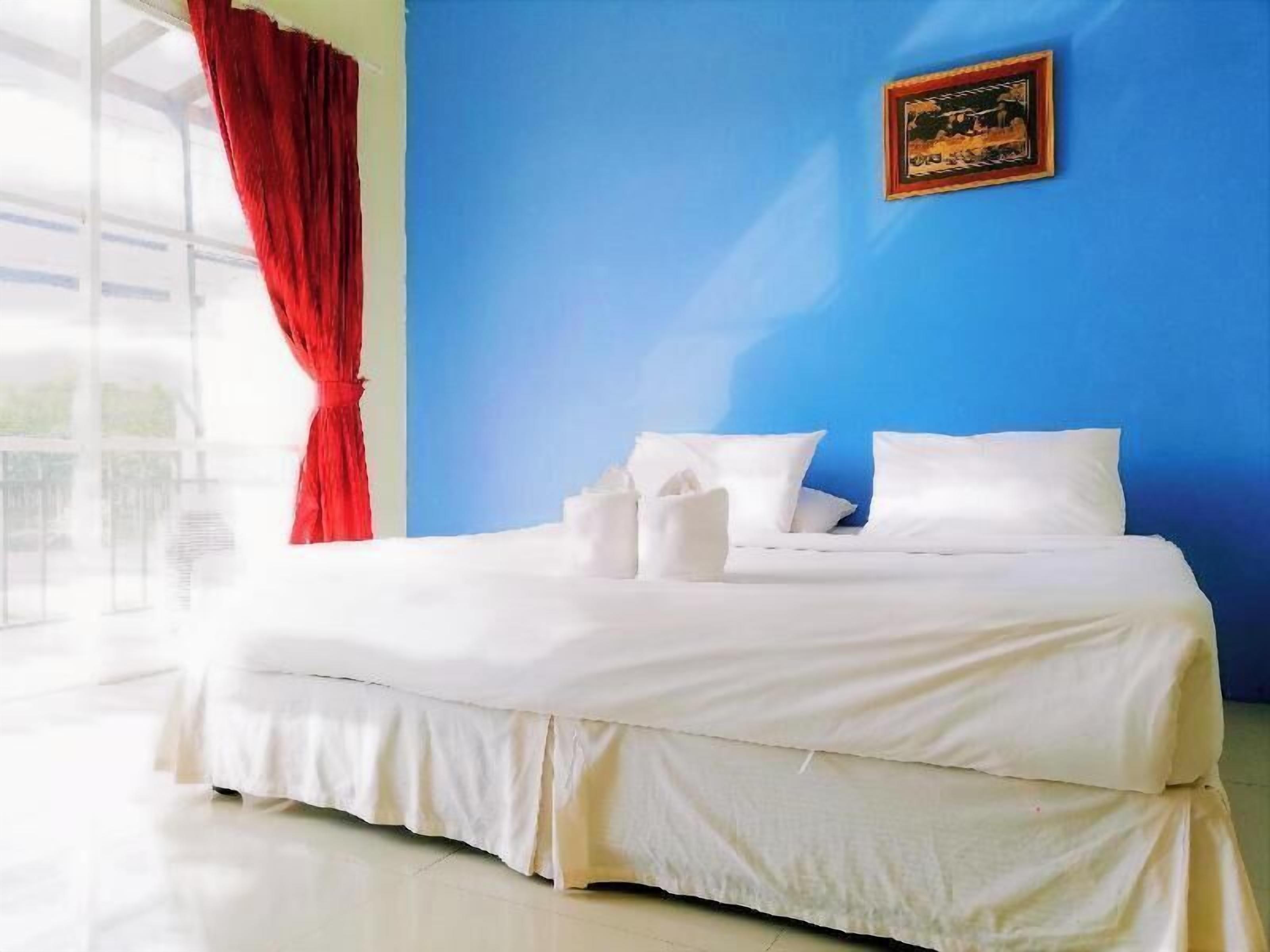 In-room safe, desk, free WiFi, bed sheets