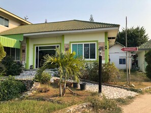 Exterior detail - Romsai Resort (Bang Lamung)