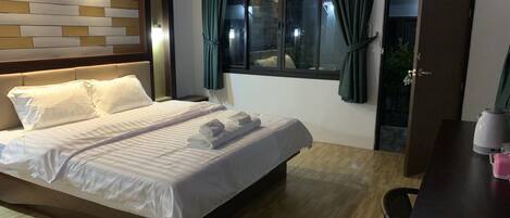 Standard Room | Desk, free WiFi, bed sheets
