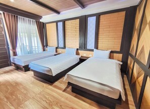 Standard Triple Room | Desk, free WiFi, bed sheets