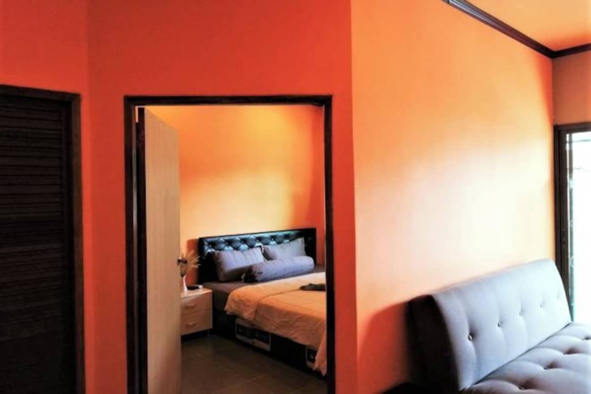 Minibar, escritorio, espacio para trabajar con un portátil y wifi gratis
