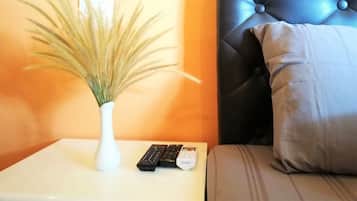 Minibar, desk, laptop workspace, free WiFi