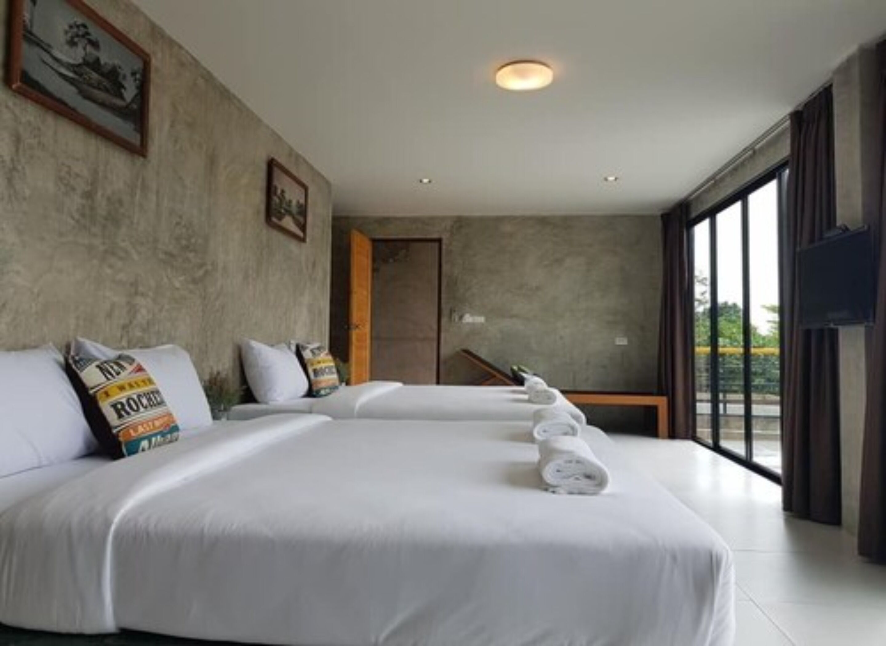 Familieværelse | Minibar, skrivebord, arbejdsområde til bærbare computere, gratis Wi-Fi