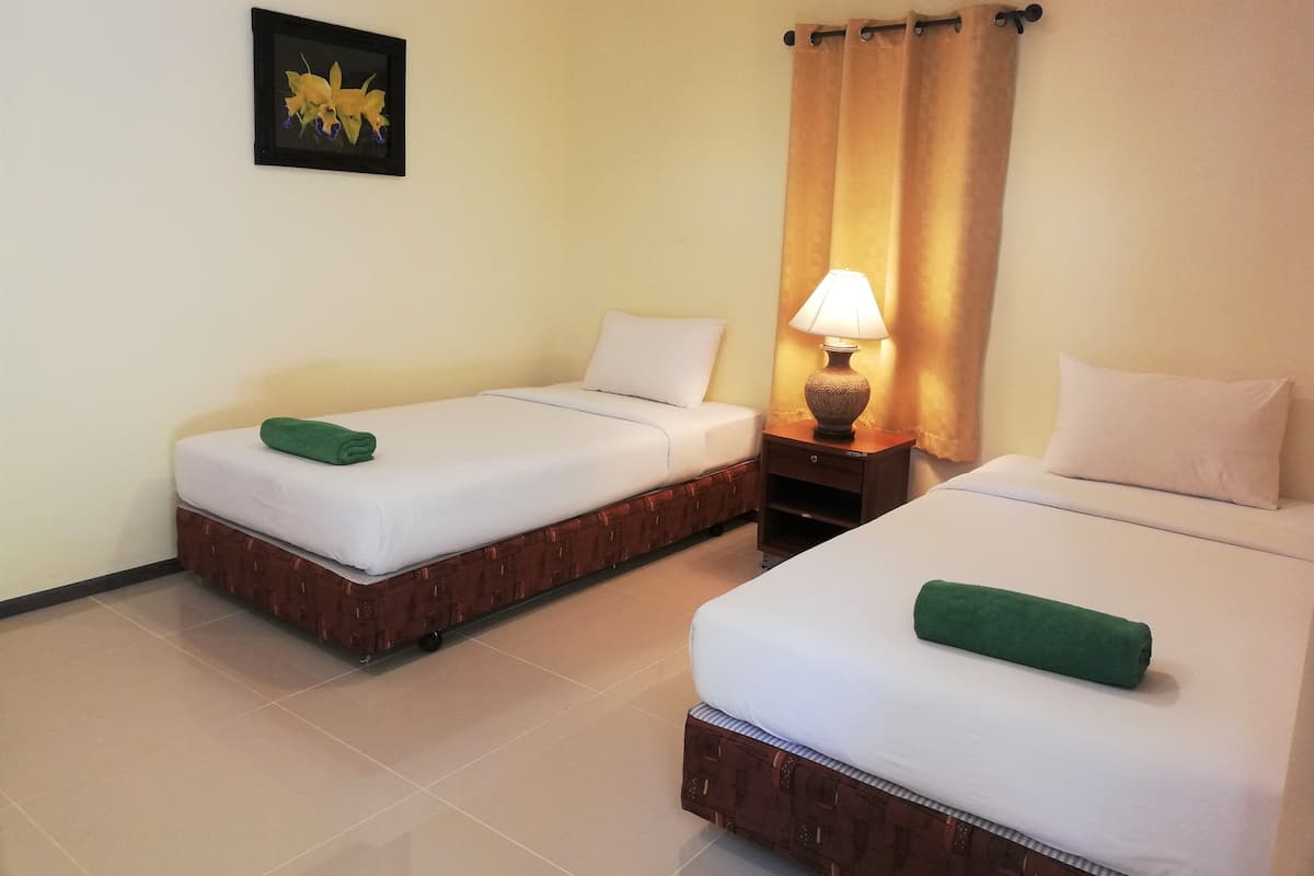 Standard Twin Room | Minibar, desk, laptop workspace, free WiFi