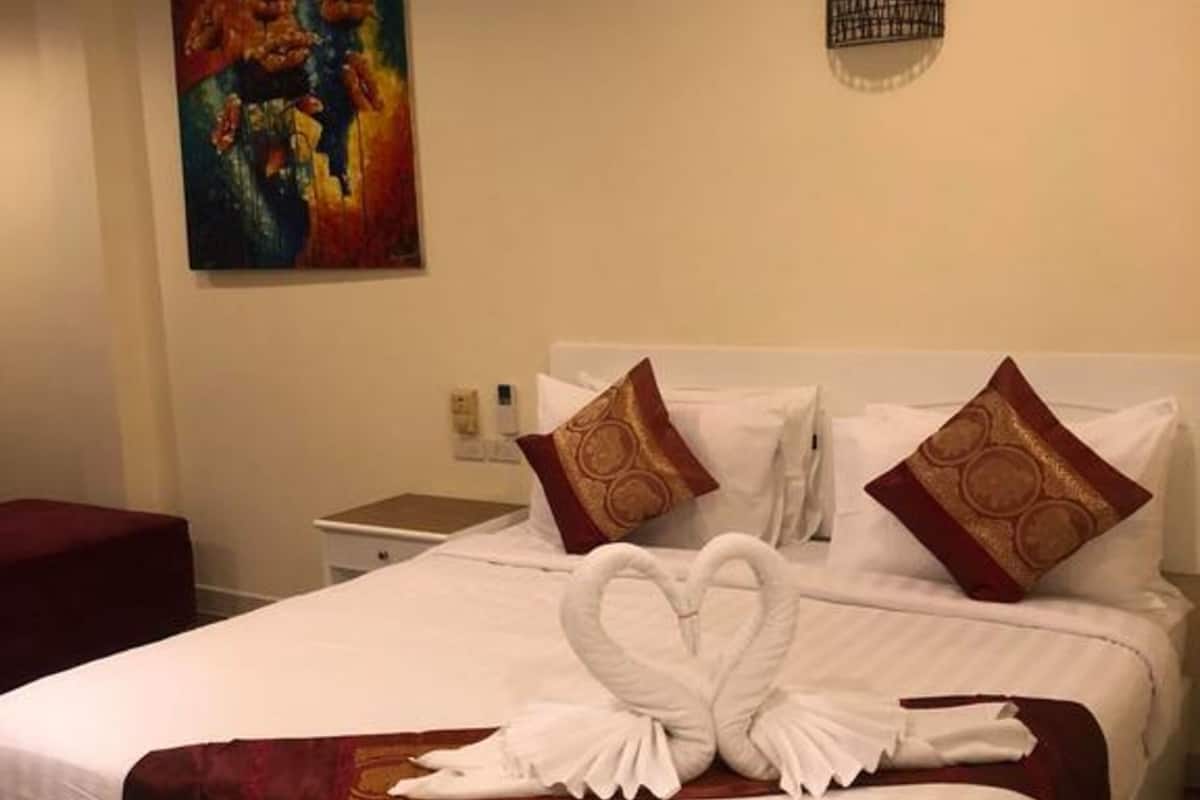 Desk, laptop workspace, free WiFi, bed sheets