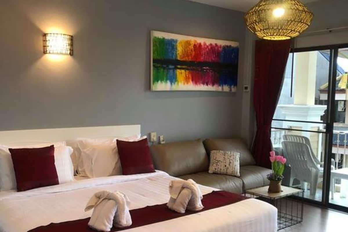 Desk, laptop workspace, free WiFi, bed sheets