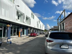 Terrace/patio - Manonta Budget Hotel (Hat Yai)