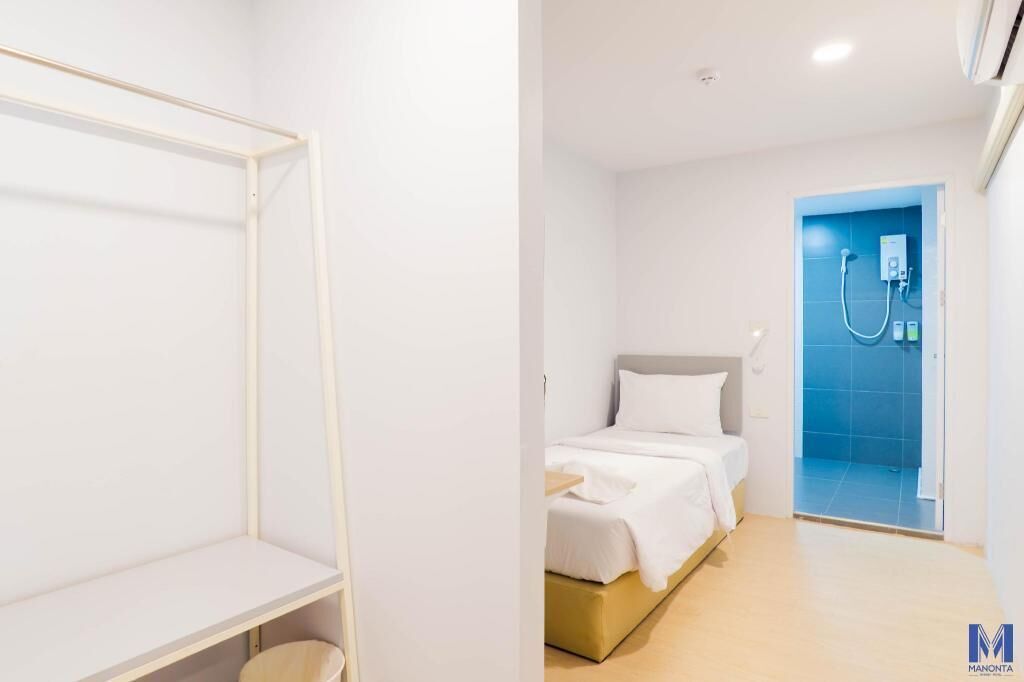 Desk, laptop workspace, free WiFi, bed sheets