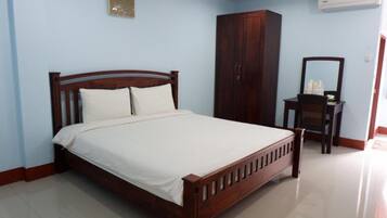 Double Room | Desk, free WiFi, bed sheets