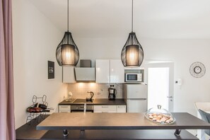 Private kitchen | Fridge, oven, stovetop, dishwasher