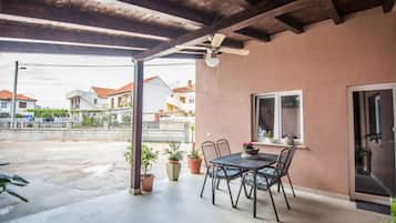 House | Terrace/patio