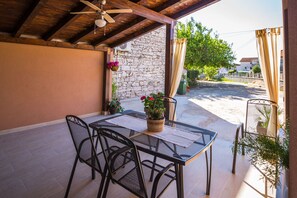 House | Terrace/patio
