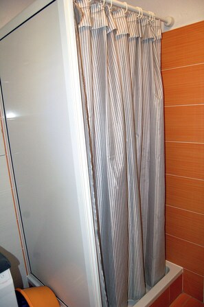 House | Bathroom | Shower - House Pansy (Pasman)