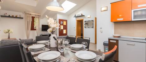 Ferienhaus | Eigene Küche | Kühlschrank, Ofen, Herdplatte, Geschirrspüler