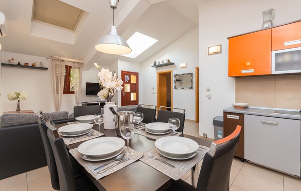 House | Private kitchen | Fridge, oven, stovetop, dishwasher